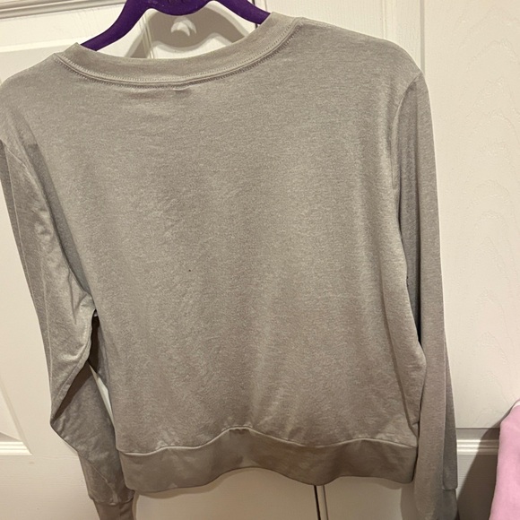 Vuori Women's Long Sleeve Gray Tee - Picture 6 of 6